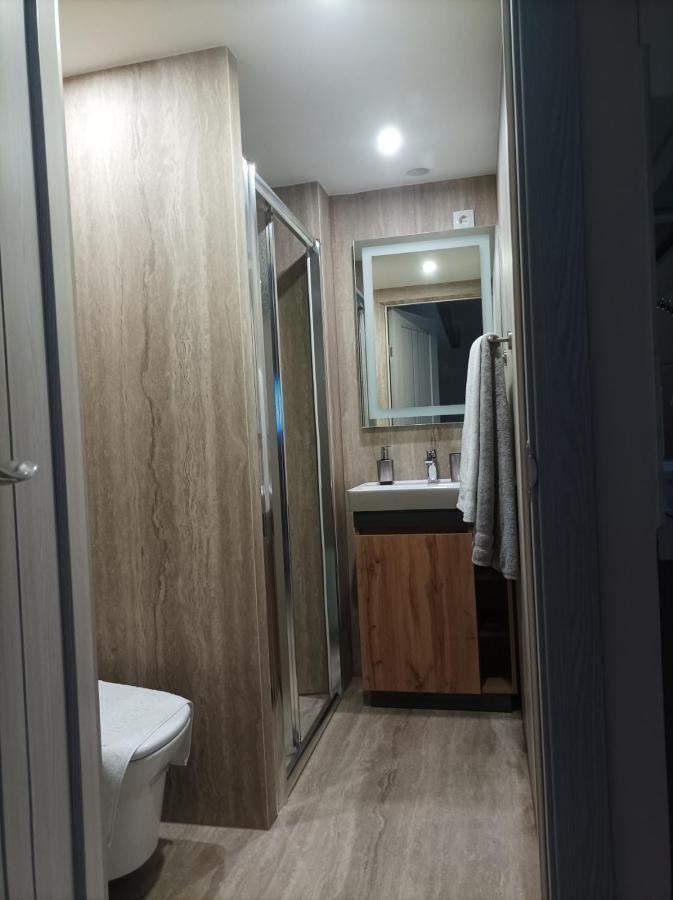 Chorni Vivtsy Apartment Chernivtsi Exterior photo